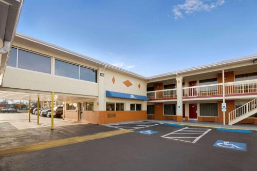 hotels with suites in Jacksonville