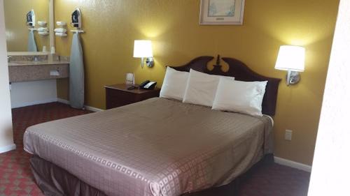 hotels with suites in New Braunfels