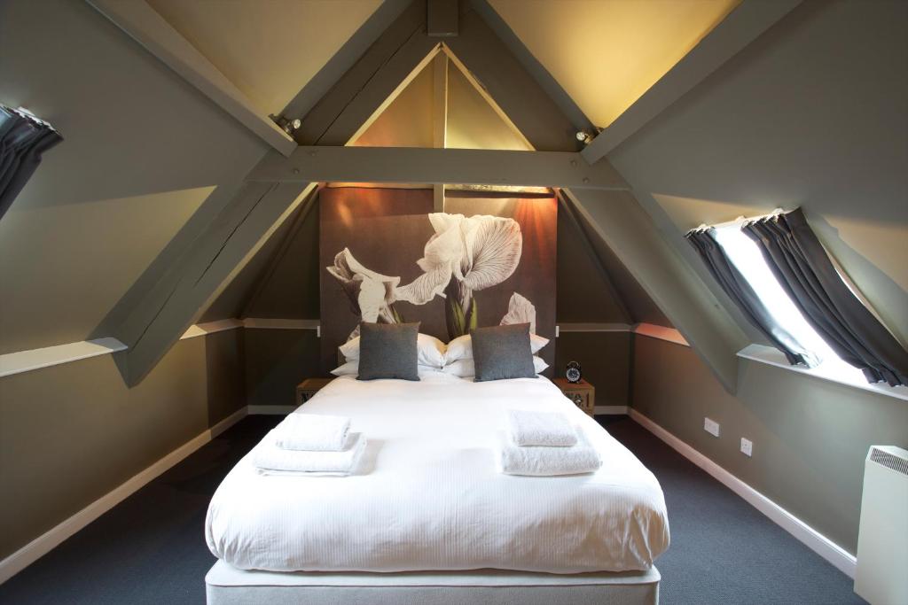 The Kings Arms - Best Dog Friendly Hotels in The Cotswolds
