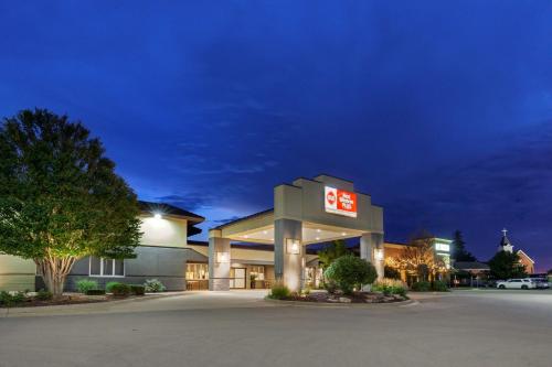 Best Western Plus Dubuque Hotel and Conference Center - Best Hotels with Free Breakfast in Iowa