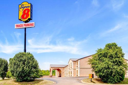 Super 8 by Wyndham Forrest City AR - Best Spa Hotels in Arkansas