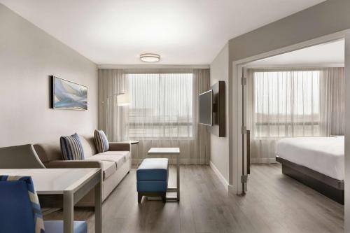 Embassy Suites By Hilton Montreal Airport - Best Parking Hotels in Montreal
