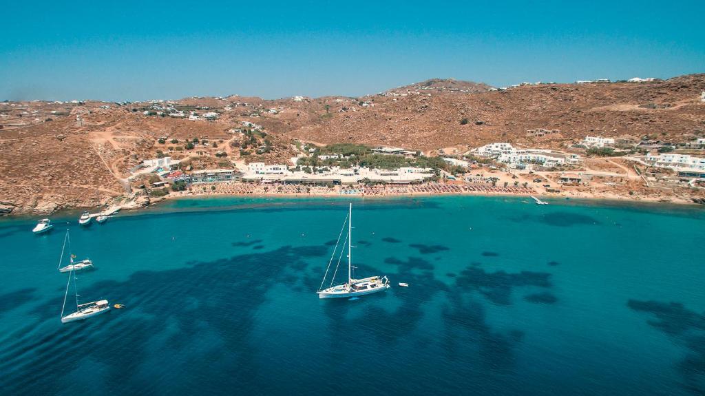 Paradise Beach Resort - Best Hotels with Airport Shuttle Service in Mykonos