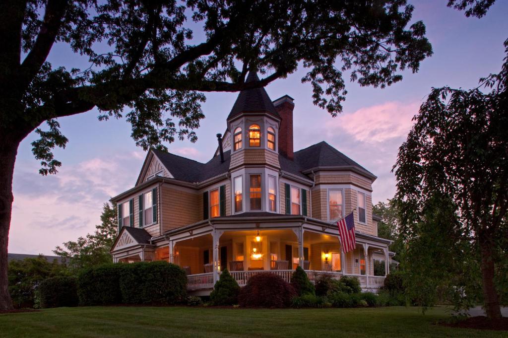 The Oaks Victorian Inn - Best Hotels in Virginia