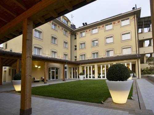 Virginia Palace Hotel - Best Hotels with Free Breakfast in Milan