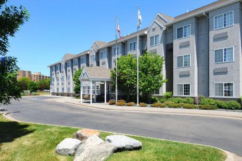 hotels with suites in Bloomington