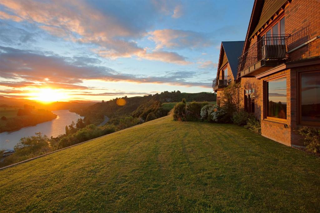 Lake Karapiro Lodge - Best Hotels in North Island