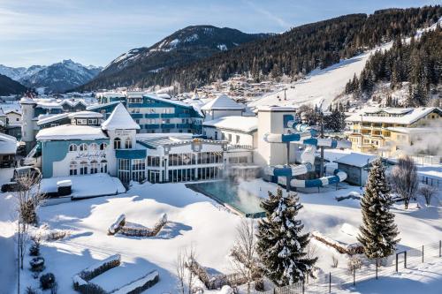Schlosshotel Lacknerhof - Best Family Hotels in Innsbruck