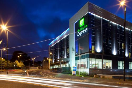 Holiday Inn Express Hamilton by IHG - Best Hotels with Free Breakfast in Glasgow