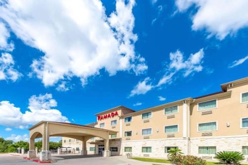 Ramada by Wyndham College Station - Best Hotels with Free Breakfast in College Station, TX