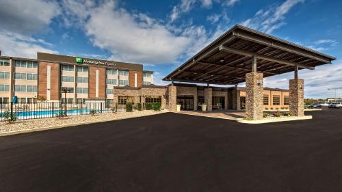 Holiday Inn Express Louisville Airport Expo Center by IHG - Best Hotels with Airport Shuttle Service in Louisville, KY