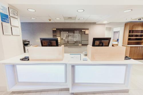 Holiday Inn Express Atlanta - Northeast I-85 - Clairmont Road, an IHG Hotel