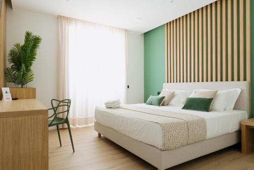 Plana Hotel - Best Hotels with Free Breakfast in Naples, Italy