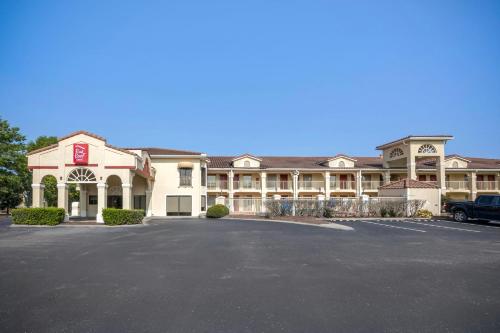 Red Roof Inn Franklin, TN - Best Parking Hotels in Franklin, TN