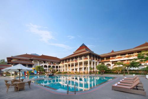 Royal Hotel and Villa Batu - Best Hotels with Free Breakfast in Indonesia