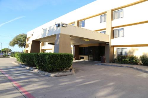 hotels with suites in Plano