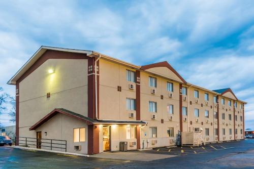hotels with suites in Bloomington