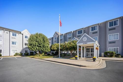 Microtel Inn by Wyndham Greensboro - Best Hotels with Free Breakfast in Greensboro, NC