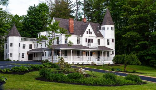 The Constance by The Lenox Collection - Best Hotels Lenox