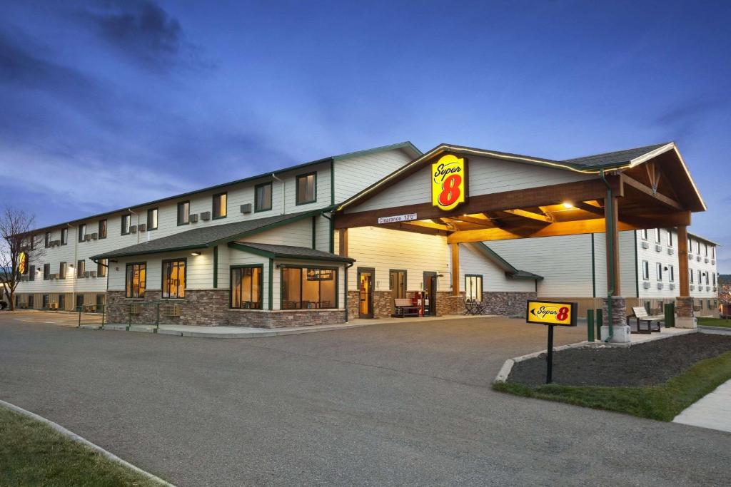 Super 8 by Wyndham Bozeman - Best Pet-Friendly Hotels in Bozeman, MT
