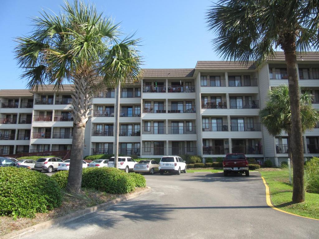 Hilton Head Island Beach and Tennis Resort - Best Pool Hotels in Hilton Head, SC