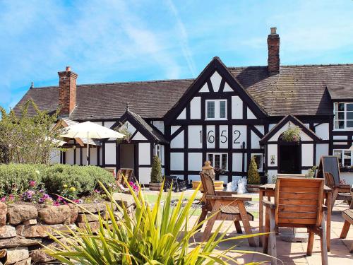 White Lion Hotel - Best Hotels in Cheshire