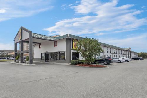 Super 8 by Wyndham Valdosta GA I-75 - Best Parking Hotels in Valdosta, GA