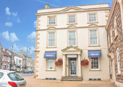 The Moda House - Best Hotels in Gloucestershire