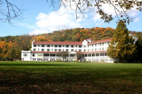 Shawnee Inn and Golf Resort - Best Spa Hotels in The Poconos, PA