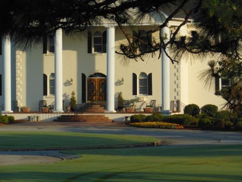 Beau Rivage Golf and Resort - Best Business Hotels in Wilmington, NC