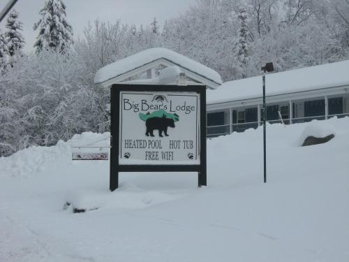 Big Bears Lodge - Best Pool Hotels in Yellowstone National Park, WY