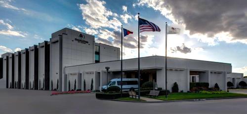 Doubletree by Hilton Arlington DFW South - Best Parking Hotels in Arlington, TX