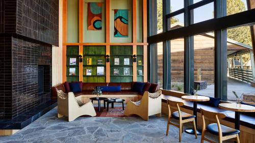 Trailborn Rocky Mountains - Best Pool Hotels in Estes Park, CO