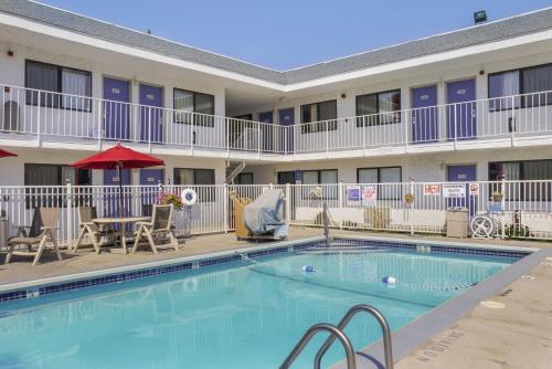 Motel 6-Medford, OR - Best Pet-Friendly Hotels in Medford, OR