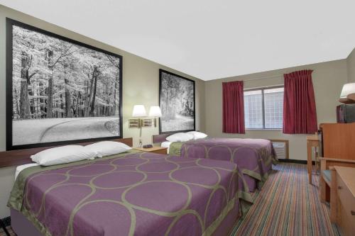 hotels with suites in Henderson
