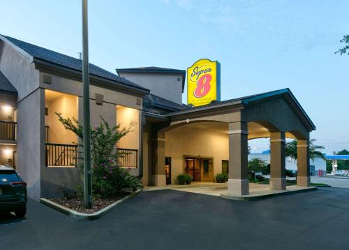 Super 8 by Wyndham Diberville Biloxi Area - Best Pool Hotels in Biloxi, MS