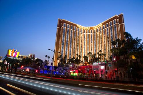 suite hotels in Paradise