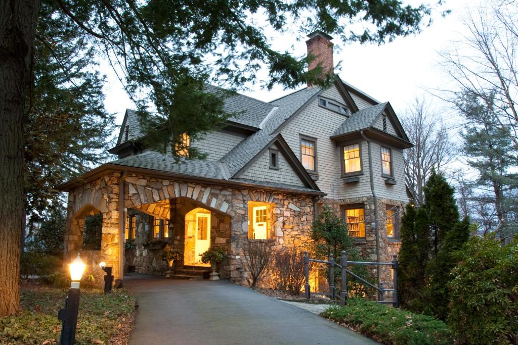 North Lodge on Oakland Bed and Breakfast - Best Hotels in North Carolina