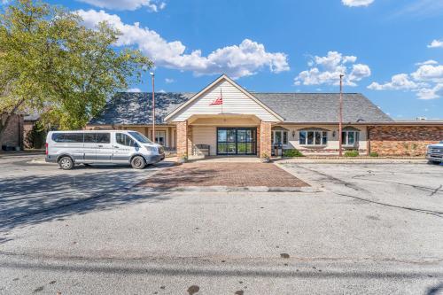 Eastland Suites Extended Stay Hotel & Conference Center Urbana