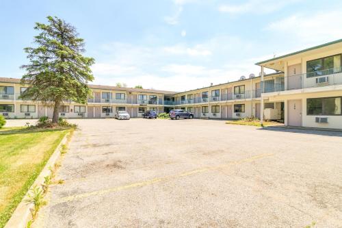 OYO Hotel South Bend - Campus - Best Parking Hotels in South Bend, IN