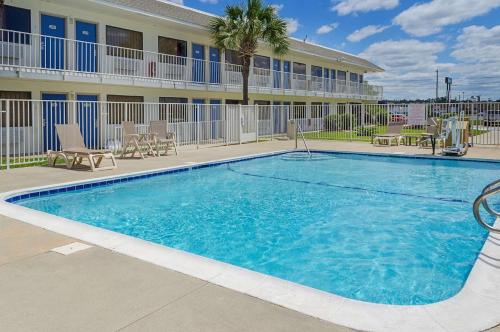 Motel 6 Gulfport, MS Airport - Best Pet-Friendly Hotels in Gulfport, MS