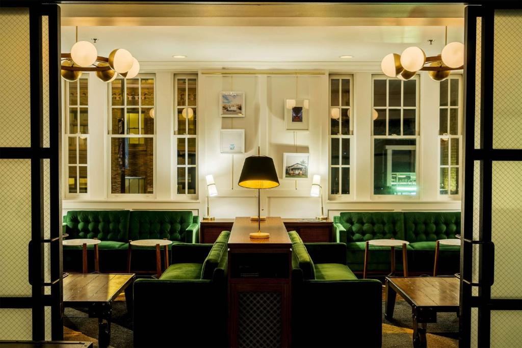Acme Hotel Company Chicago - Hotels with Suites in Chicago