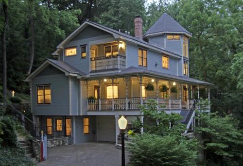 Arsenic and Old Lace Bed & Breakfast Inn - Best Hotels in Eureka Springs
