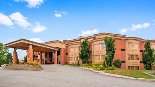 Best Western Laval-Montreal & Conference Centre - Best Parking Hotels in Montreal