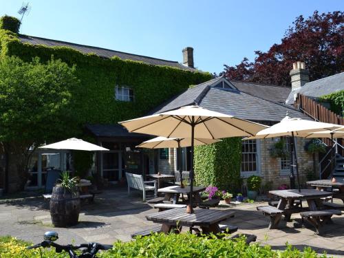 The White Hart Country Inn - Best Hotels in Cambridge