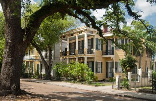 HH Whitney House - A Bed & Breakfast on the Historic Esplanade - Best Hotels near Dillard University, LA