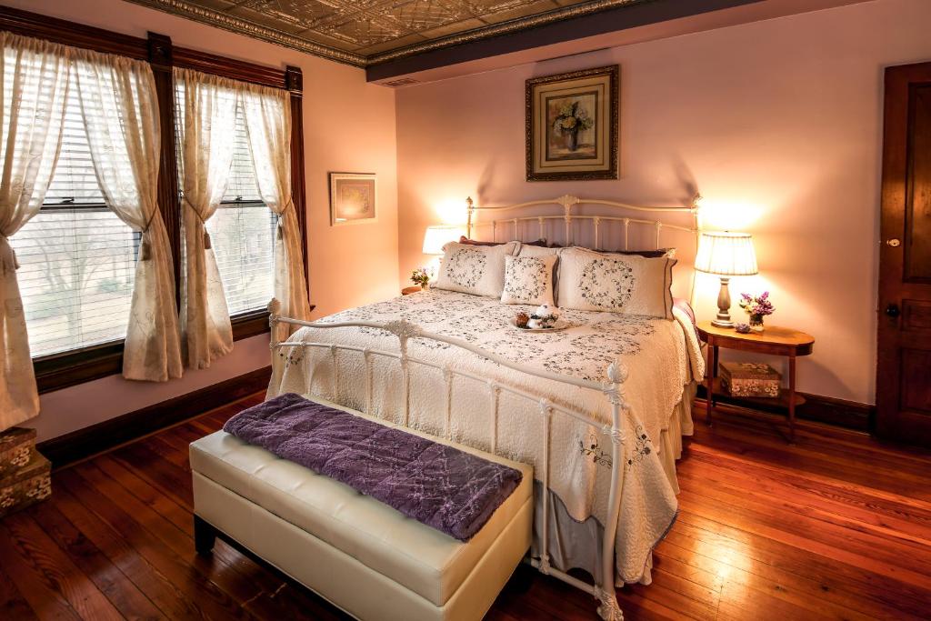 Weller Haus Bed, Breakfast & Event Center - Best Hotels in Ohio