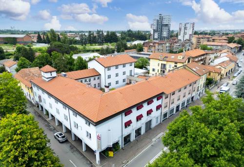 Best Western Plus Borgolecco Hotel - Best Parking Hotels in Milan