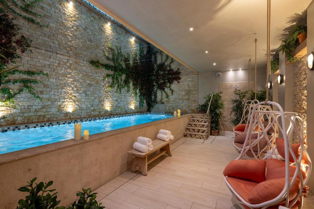 Royal Madeleine Hotel & Spa - Paris Hotels with Pools