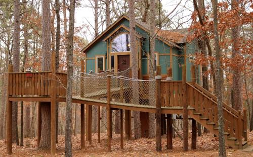 The Grand Treehouse Resort - Best Hotels in Eureka Springs